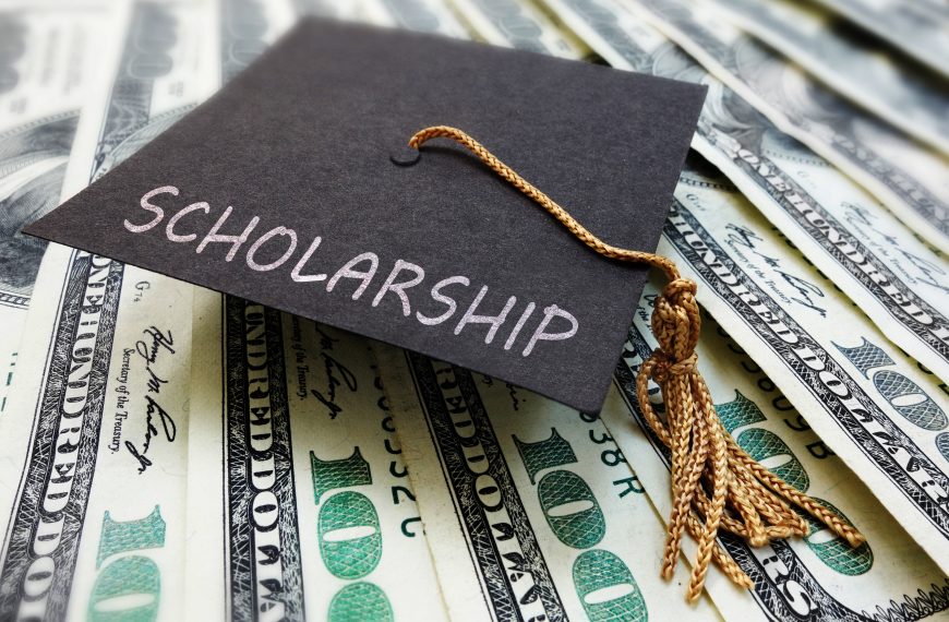Are there BSN Nursing Scholarships?