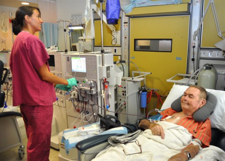 How Much Does a Dialysis Nurse Make?
